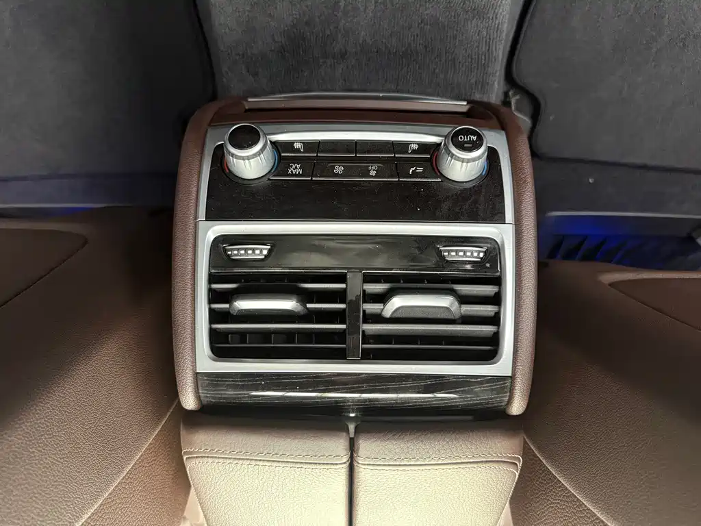 BMW 7 Series 2019 — фото 19