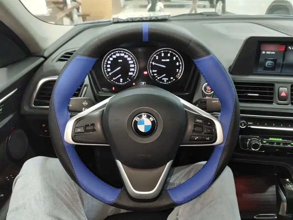 BMW 1 Series 2018 — фото 11