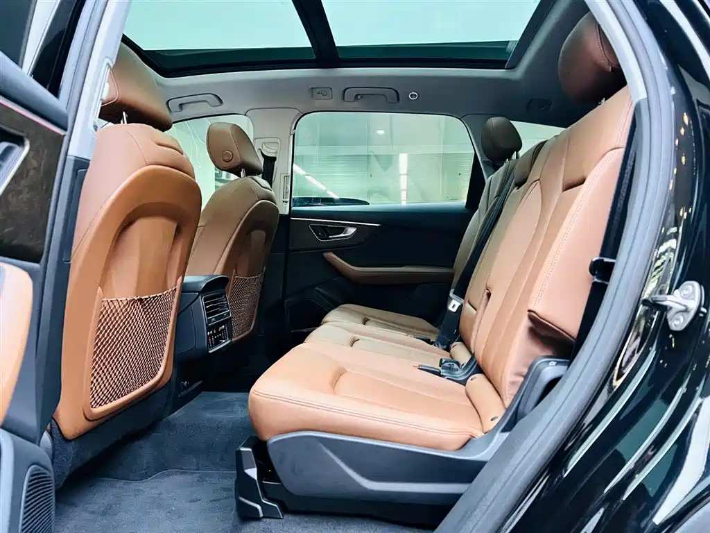 Audi Q7 2023 — фото 16