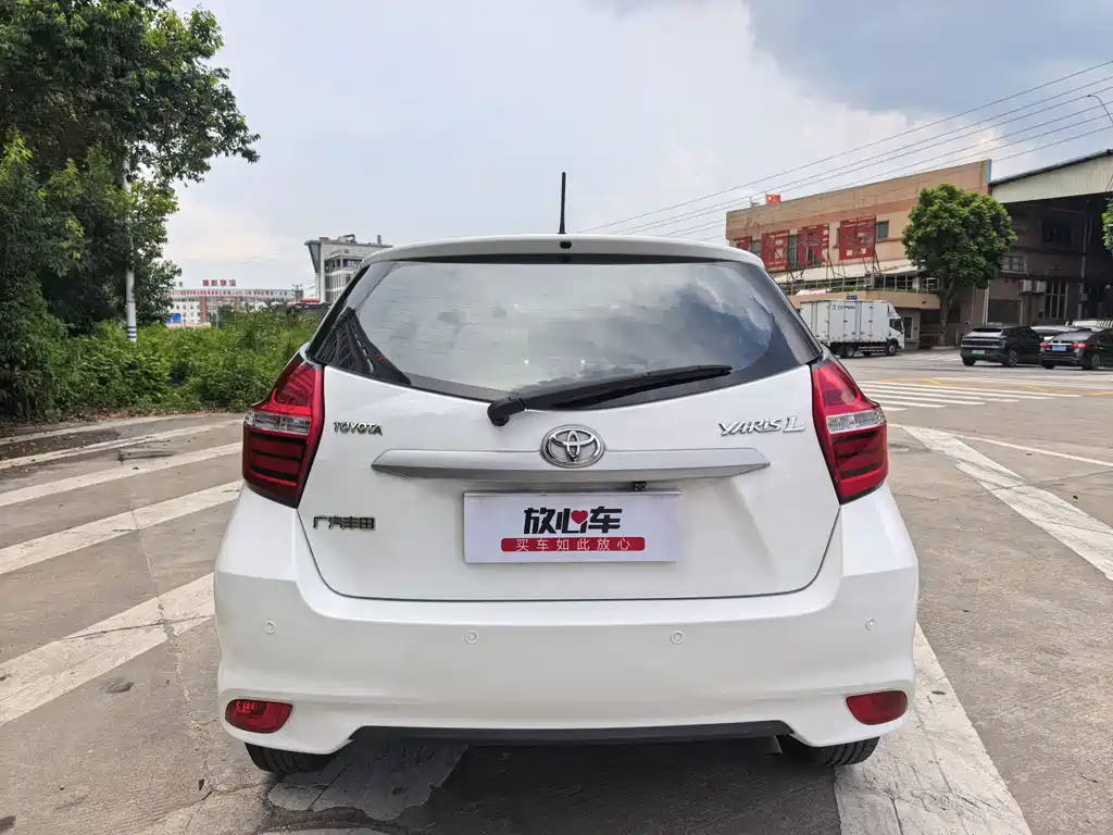 Toyota Yaris L 2017 — фото 6