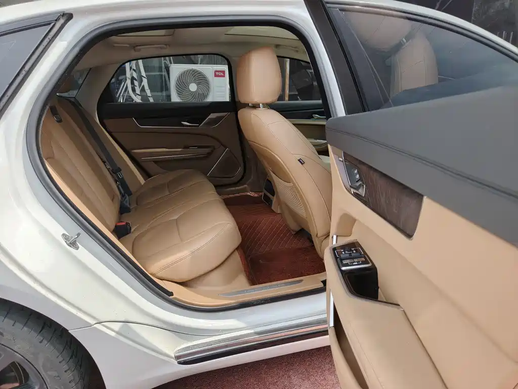 Jaguar XFL 2024 — фото 15