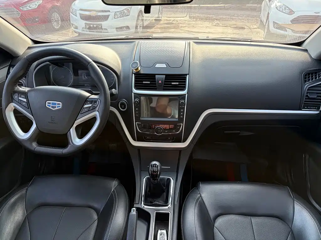 Geely Emgrand 2016 — фото 10