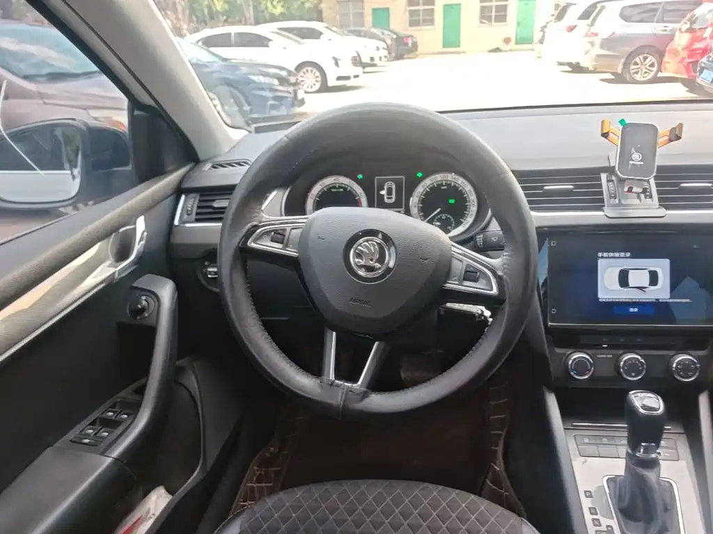 Skoda Octavia 2020 — фото 11