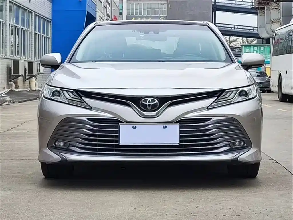 Toyota Camry 2020 — фото 2