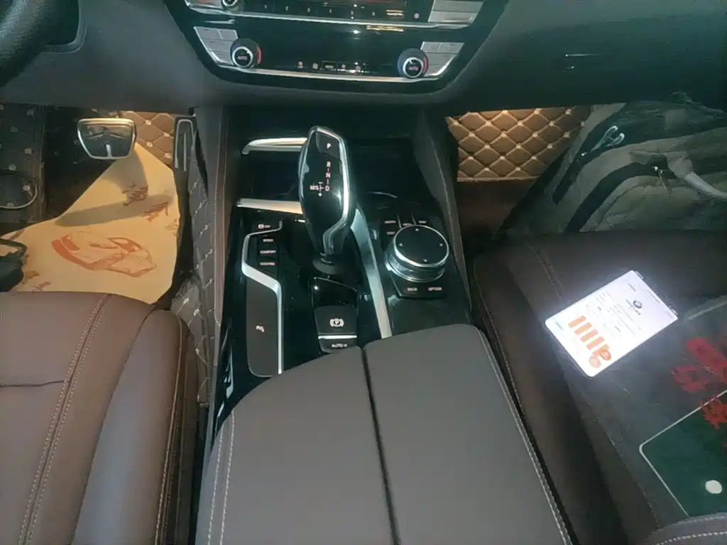BMW 5 Series 2018 — фото 14