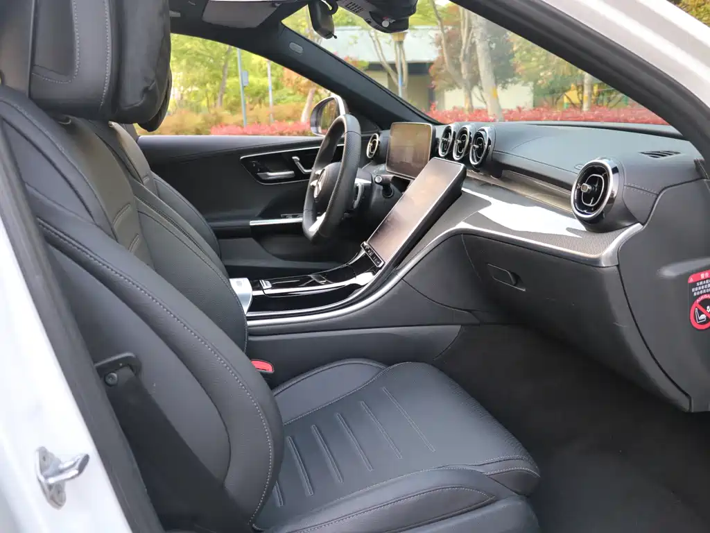 Mercedes-Benz C-Class 2023 — фото 16