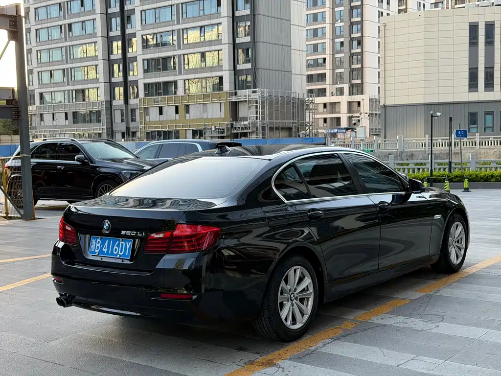 BMW 5 Series 2017 — фото 20