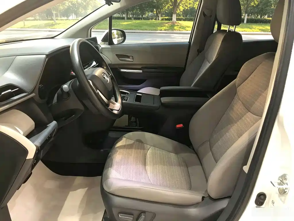 Toyota Sienna 2025 — фото 7