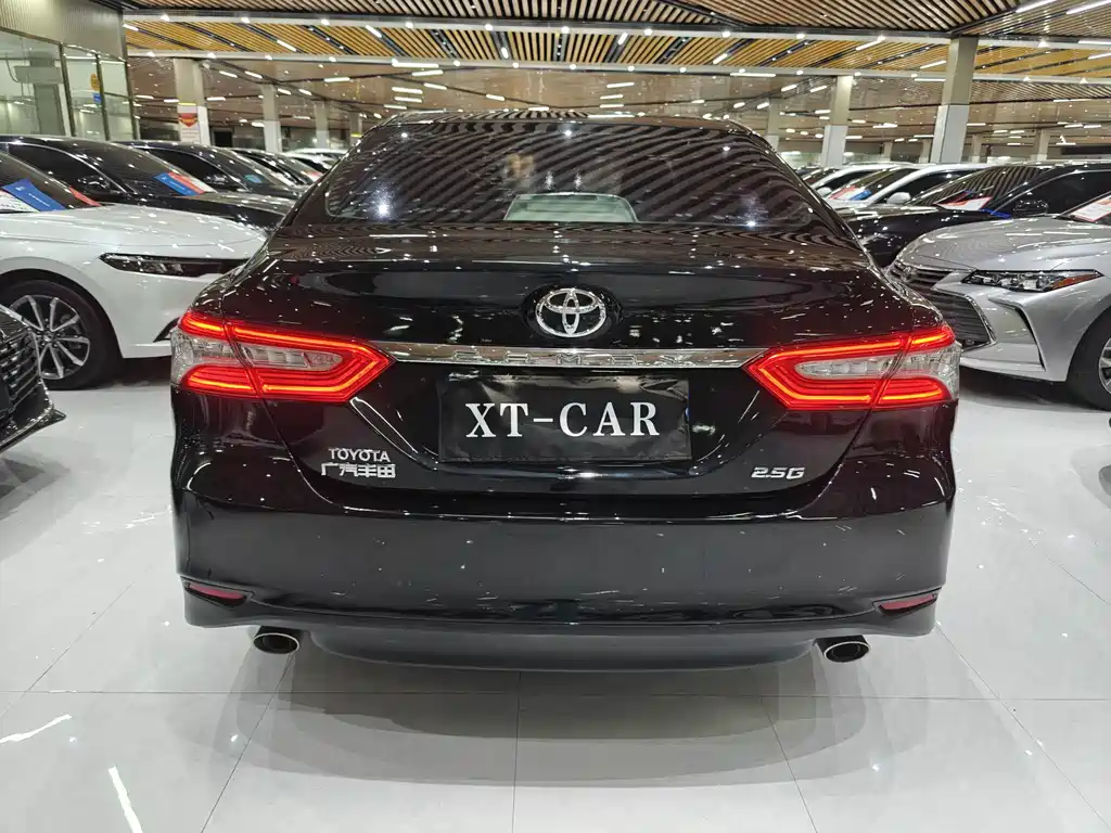 Toyota Camry 2018 — фото 15