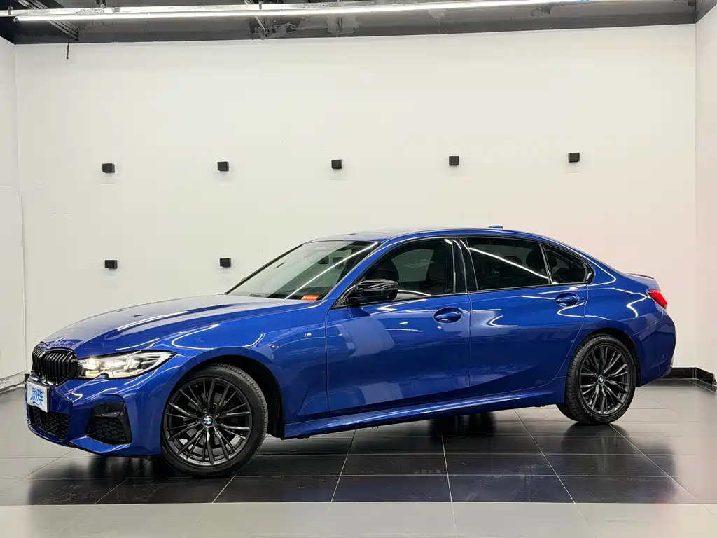 BMW 3 Series 2019 — фото 1