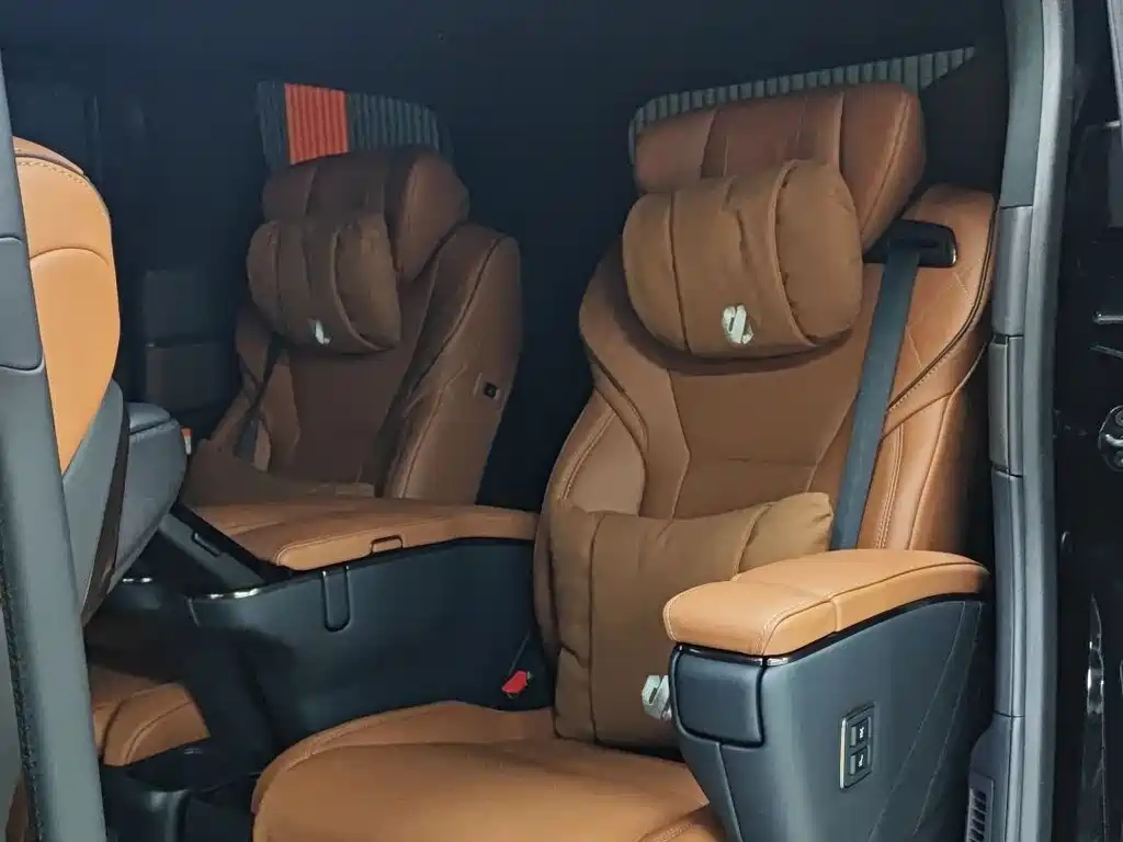 Toyota Alphard — фото 15