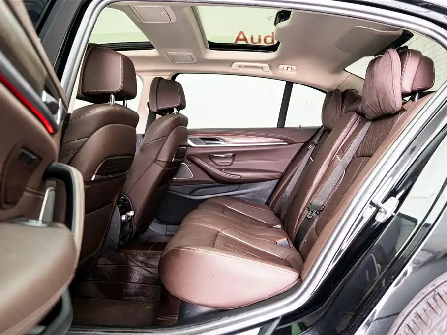 BMW 5 Series 2022 — фото 12