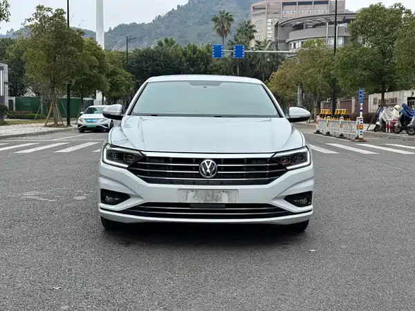 Volkswagen Sagitar 2019
