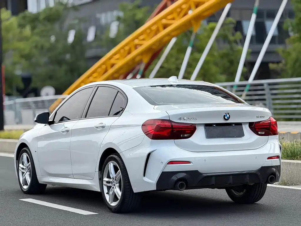 BMW 1 Series 2023 — фото 9