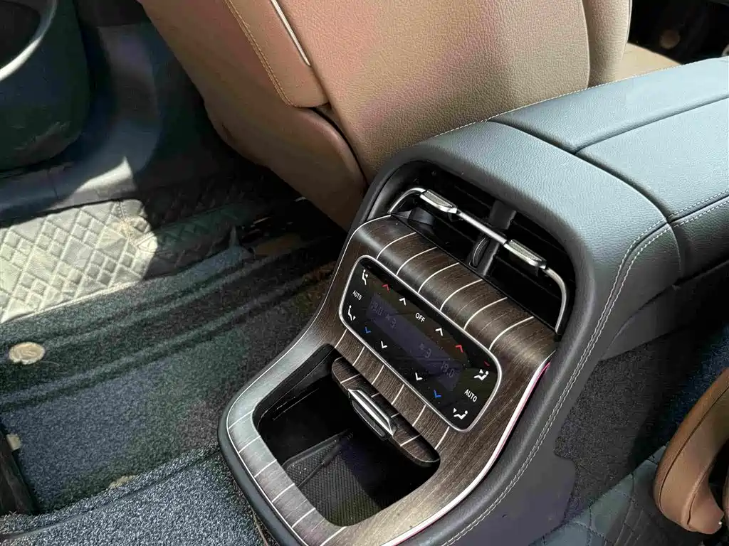 Mercedes-Benz E-Class 2025 — фото 17