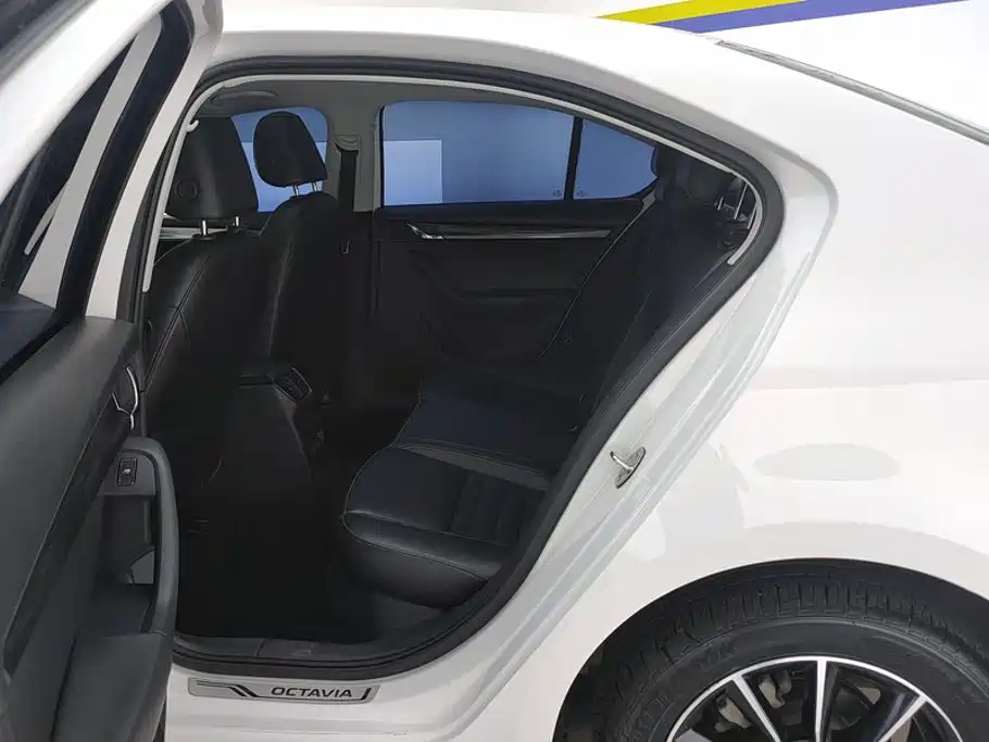 Skoda Octavia 2016 — фото 11