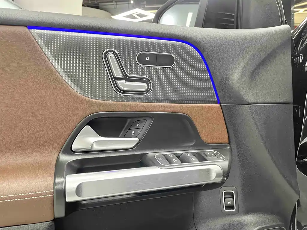 Mercedes-Benz GLB 2023