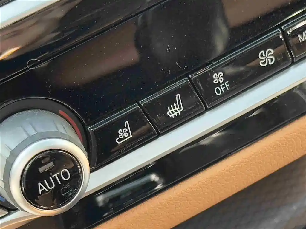 BMW 5 Series New Energy 2023 — фото 15