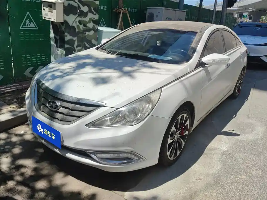 Hyundai Sonata 2012 — фото 1