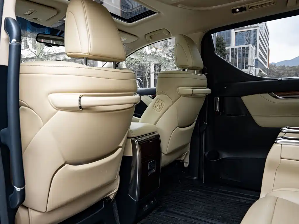 Toyota Alphard 2017 — фото 8