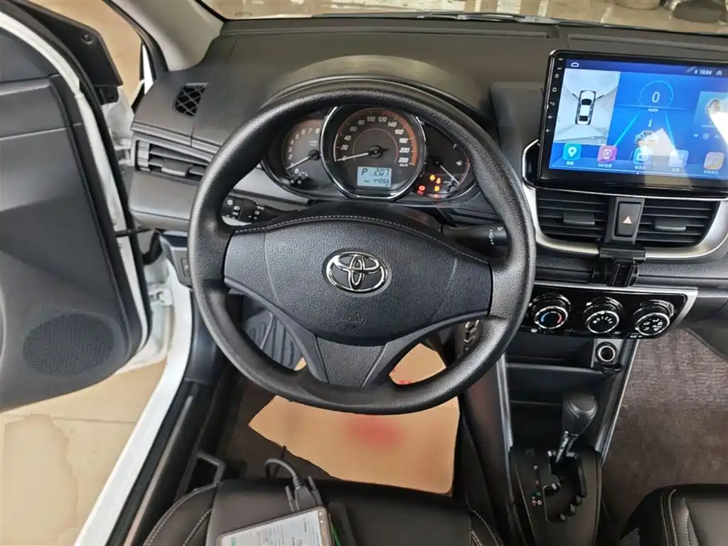 Toyota Yaris L 2020 — фото 11