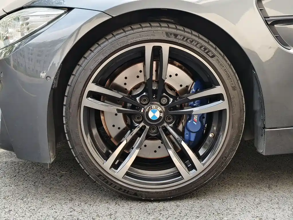 BMW M4 2018 — фото 13