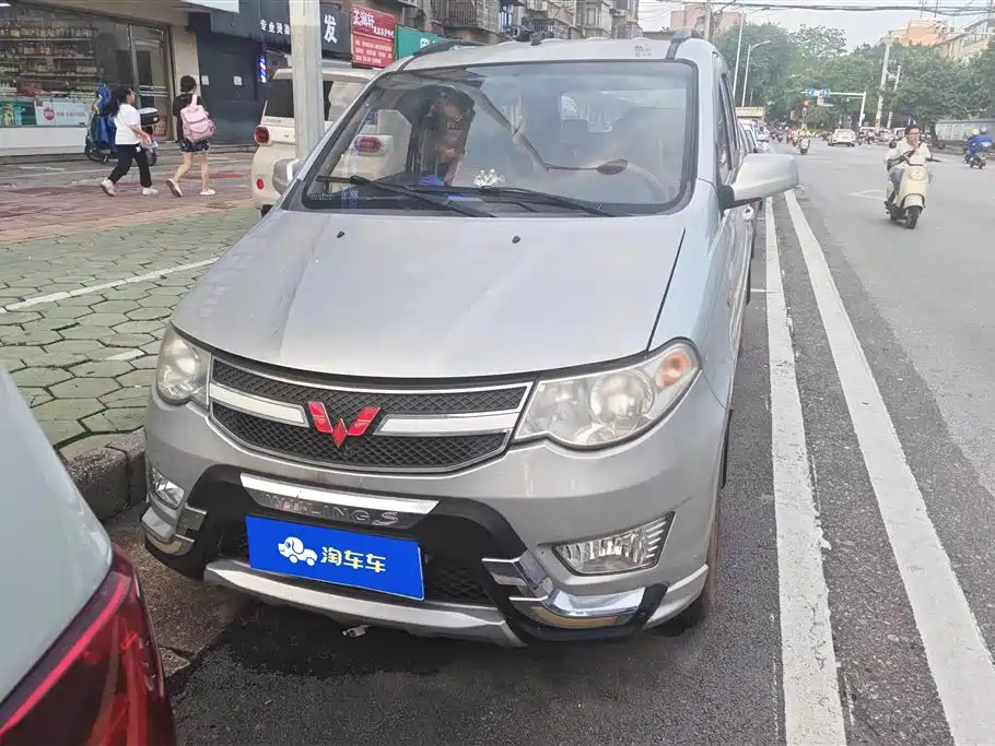 Wuling Hongguang 2015 — фото 2