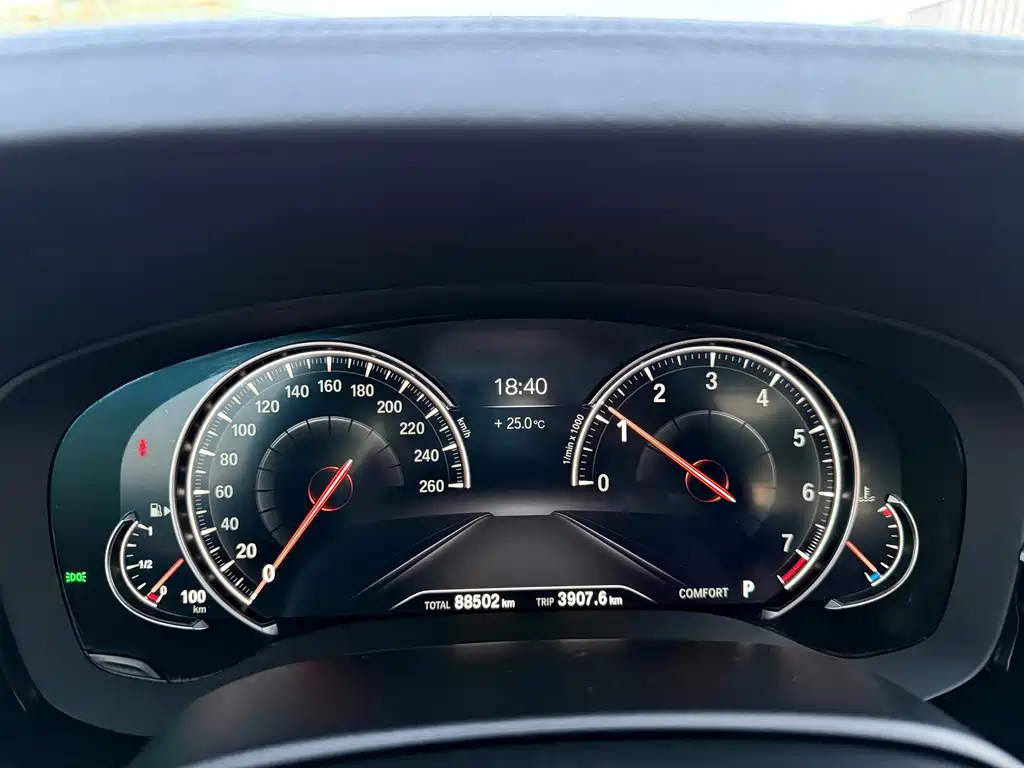 BMW 5 Series 2018 — фото 12
