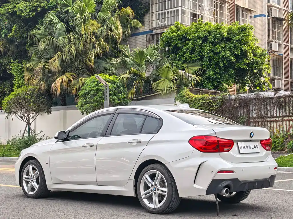 BMW 1 Series 2019 — фото 8