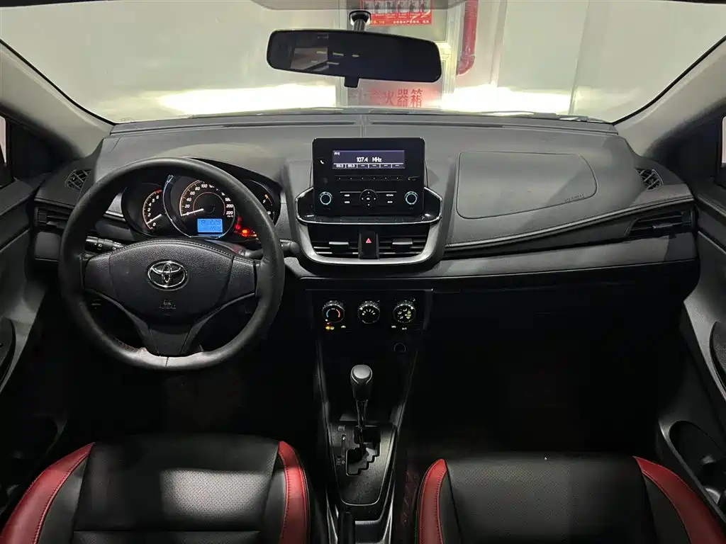 Toyota Yaris L 2021 — фото 11