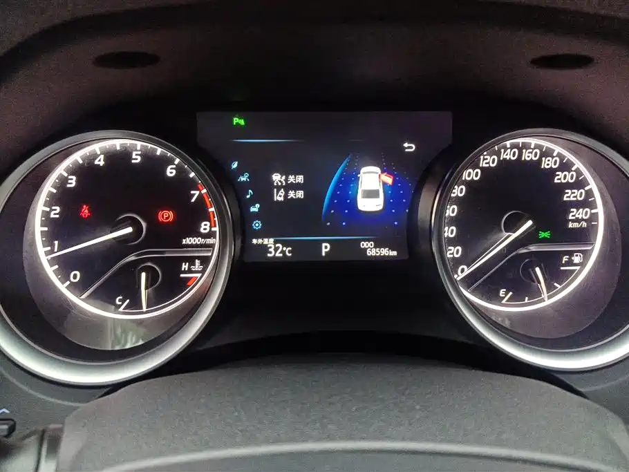 Toyota Camry 2018 — фото 14