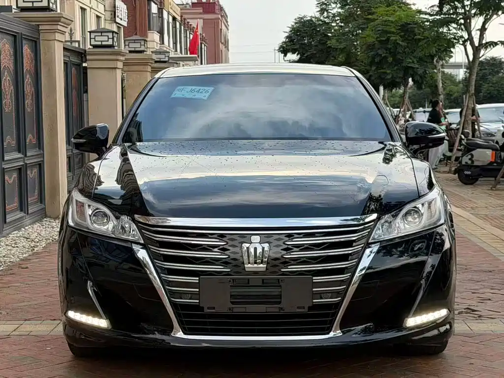 Toyota Crown 2016