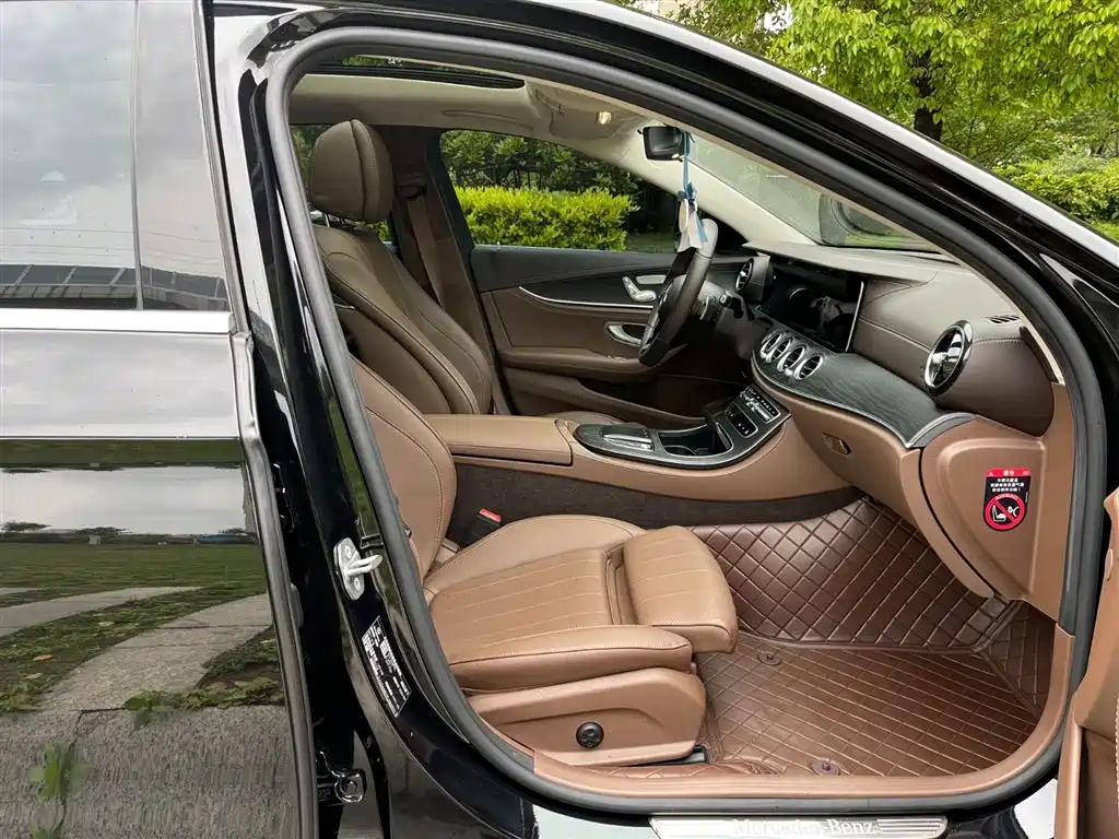 Mercedes-Benz E-Class 2023 — фото 18