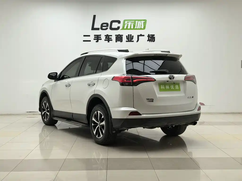 Toyota RAV4 2017 — фото 6