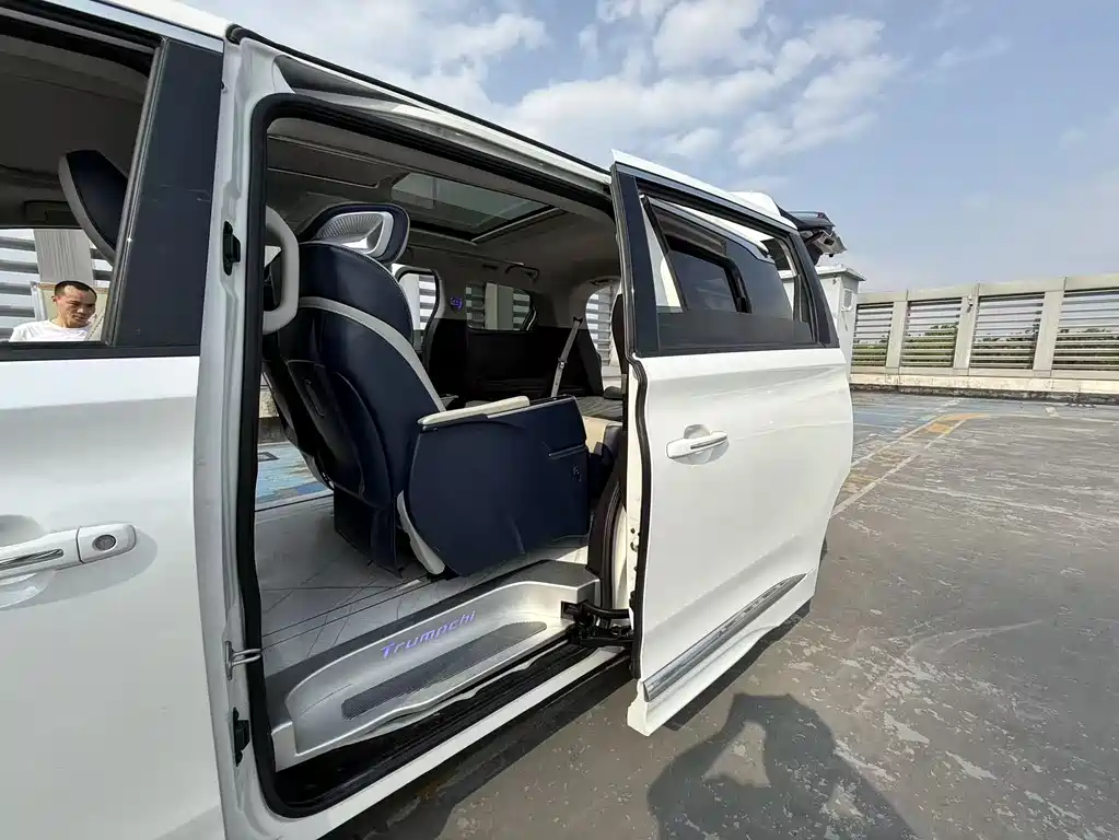GAC Motor Trumpchi M8 2021 — фото 38