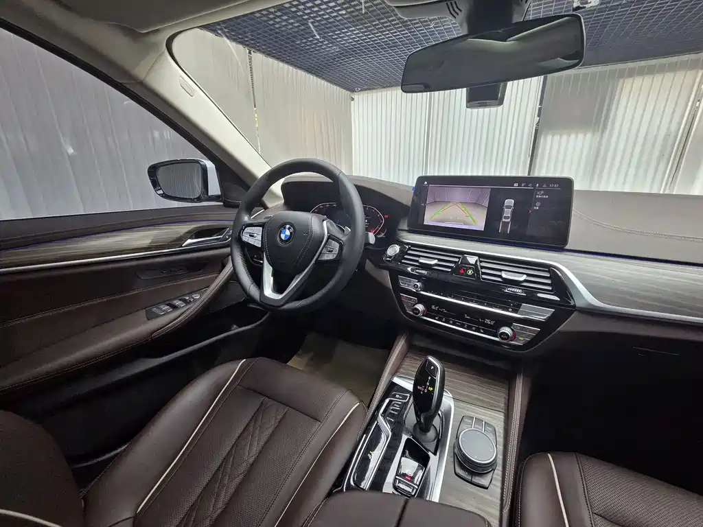 BMW 5 Series 2022 — фото 10