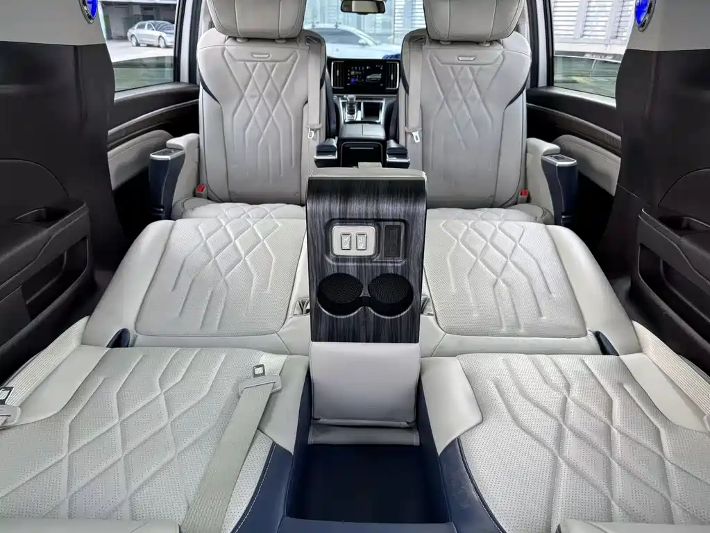 GAC Motor Trumpchi M8 2021 — фото 39
