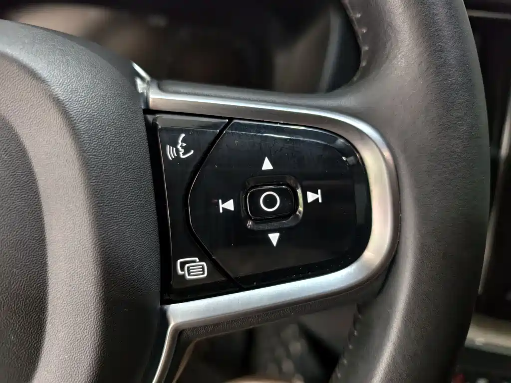 Volvo XC60 2020 — фото 12