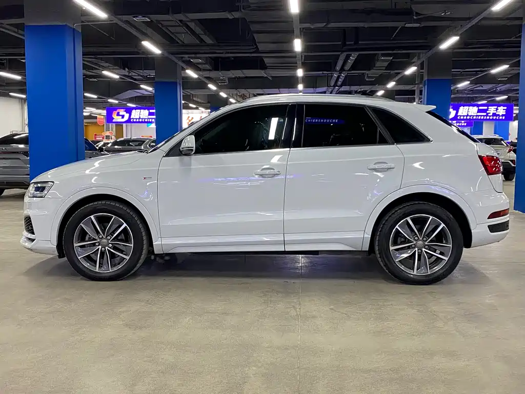 Audi Q3 2019 — фото 8