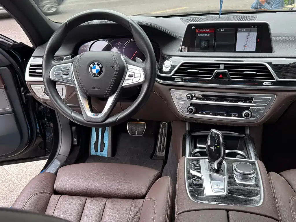 BMW 7 Series 2018 — фото 8