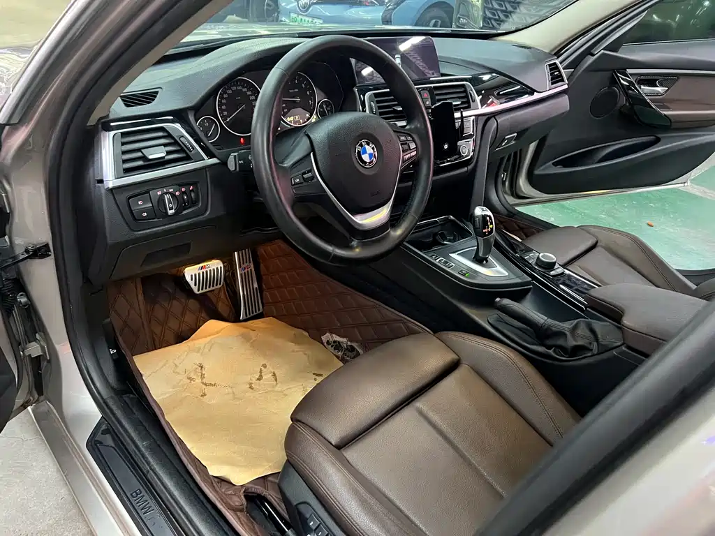 BMW 3 Series 2018 — фото 8