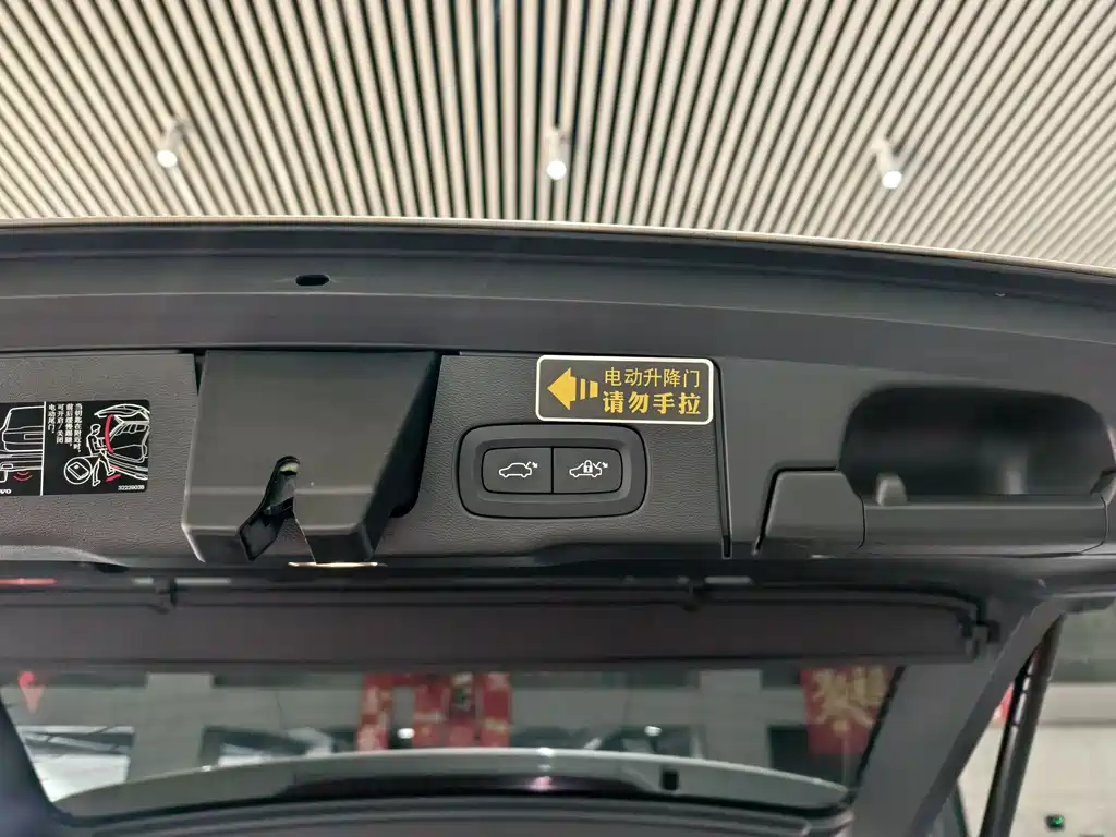 Volvo XC60 2020 — фото 23