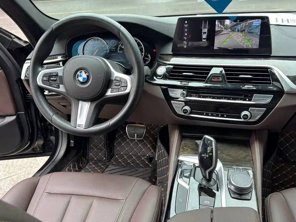 BMW 5 Series 2018 — фото 8