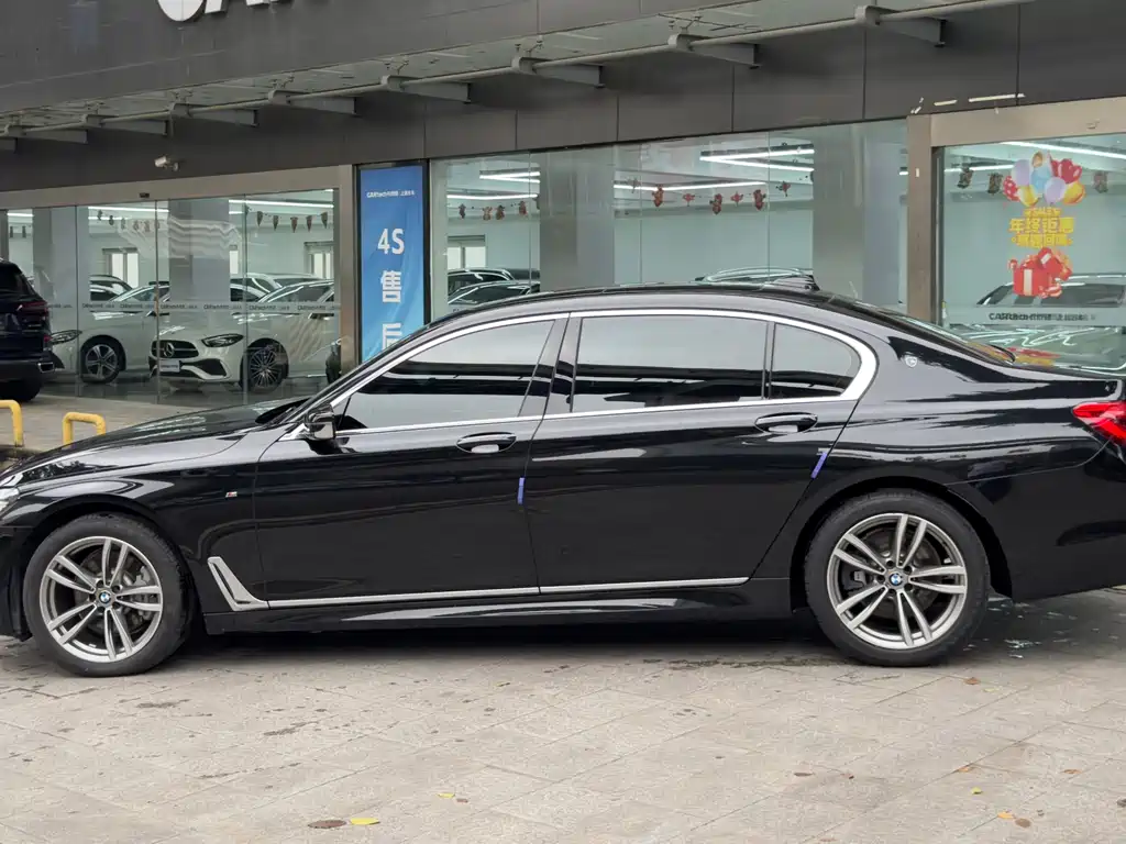 BMW 7 Series 2018 — фото 16