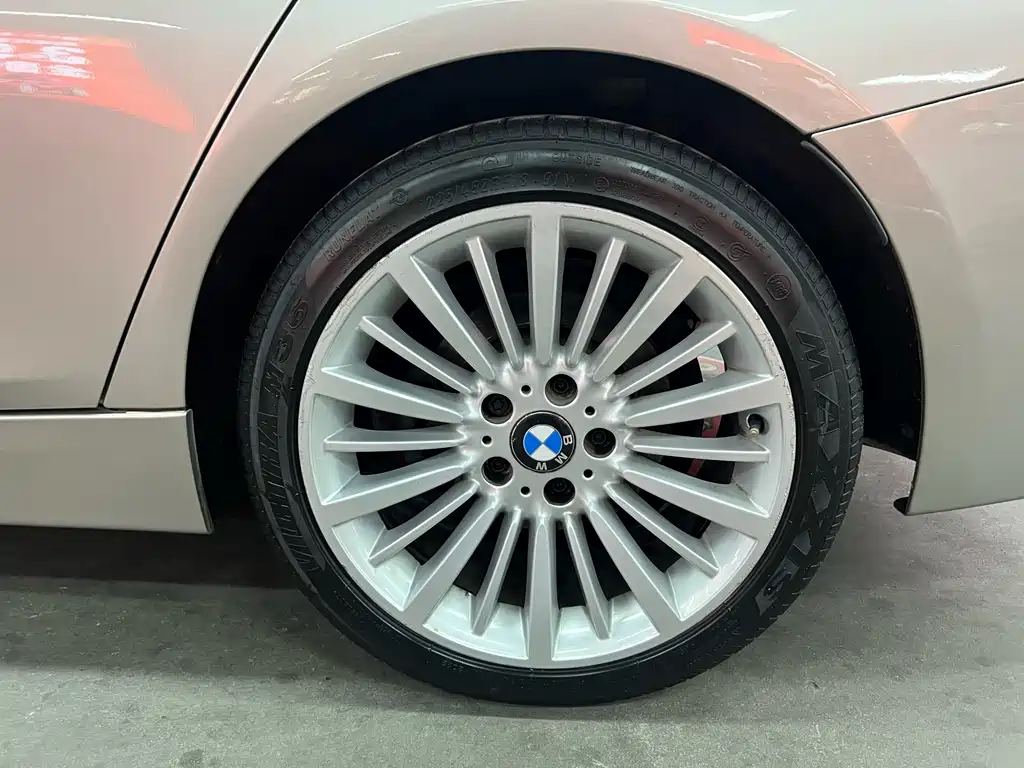 BMW 3 Series 2018 — фото 17