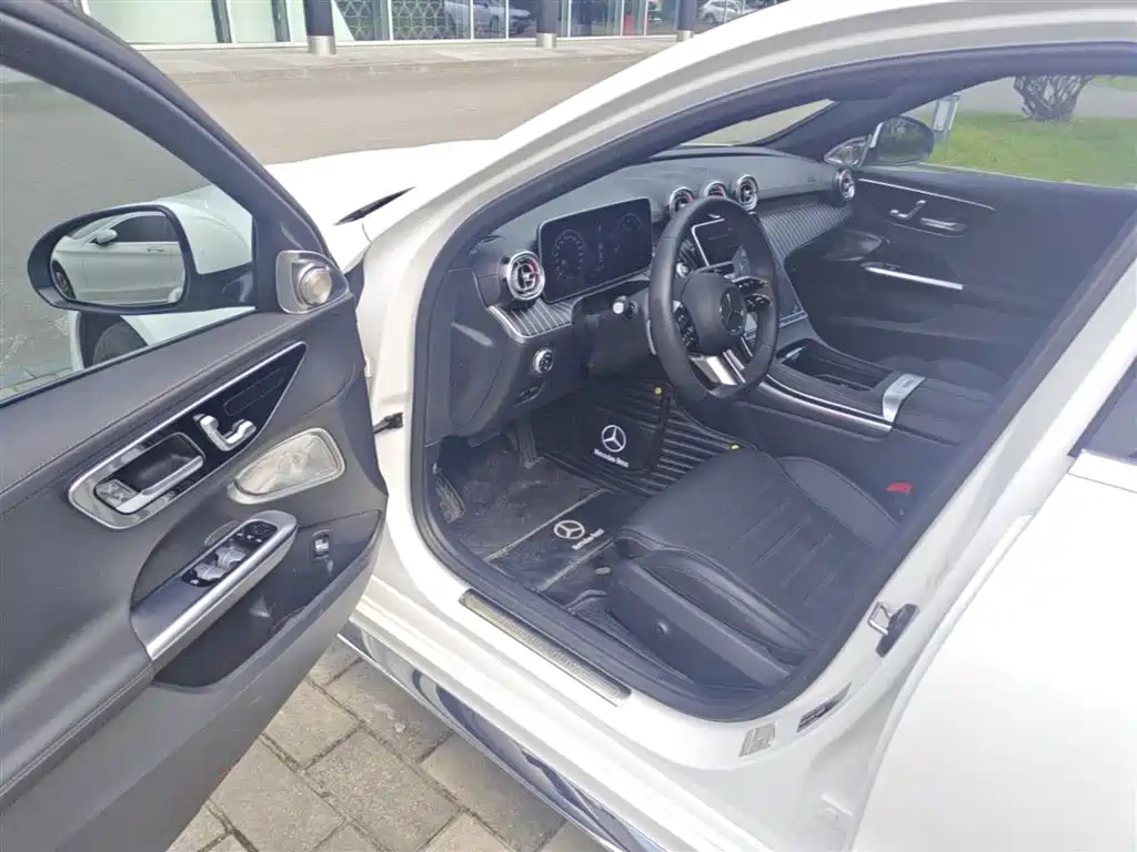 Mercedes-Benz C-Class 2023 — фото 16