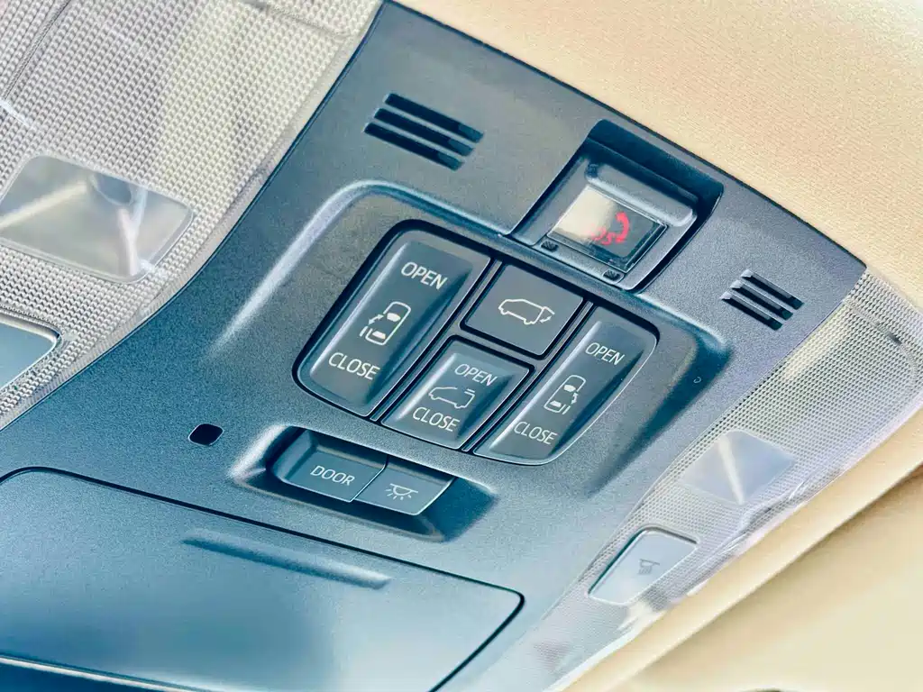 Toyota Alphard 2021 — фото 13