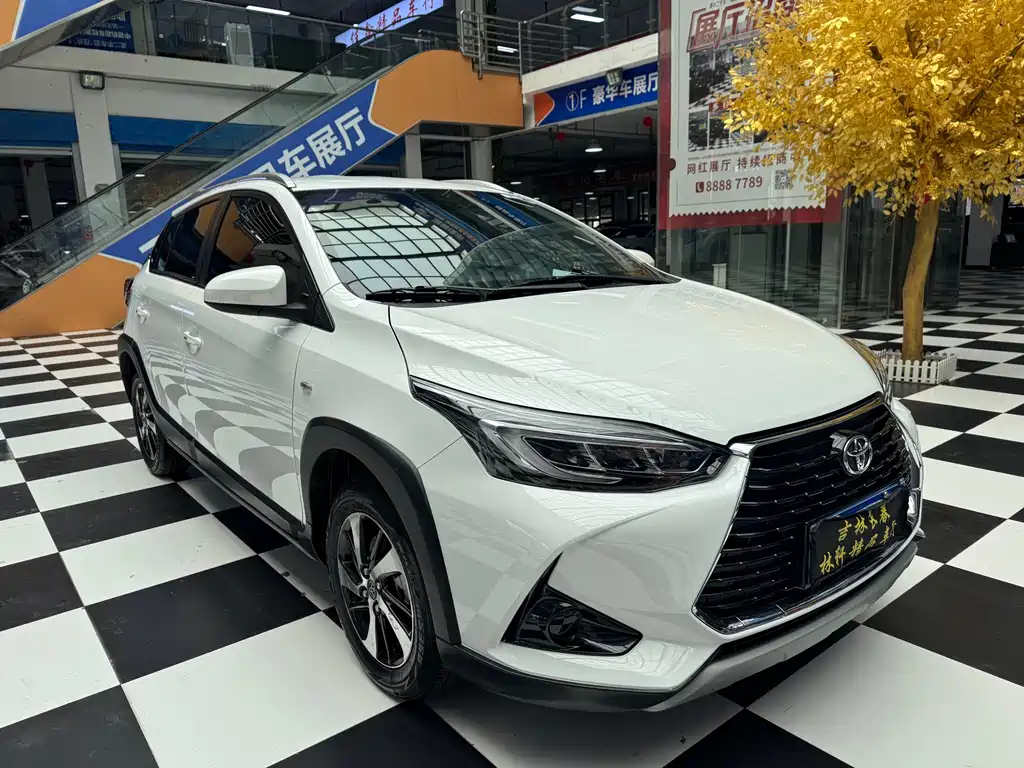 Toyota Yaris L 2023 — фото 2