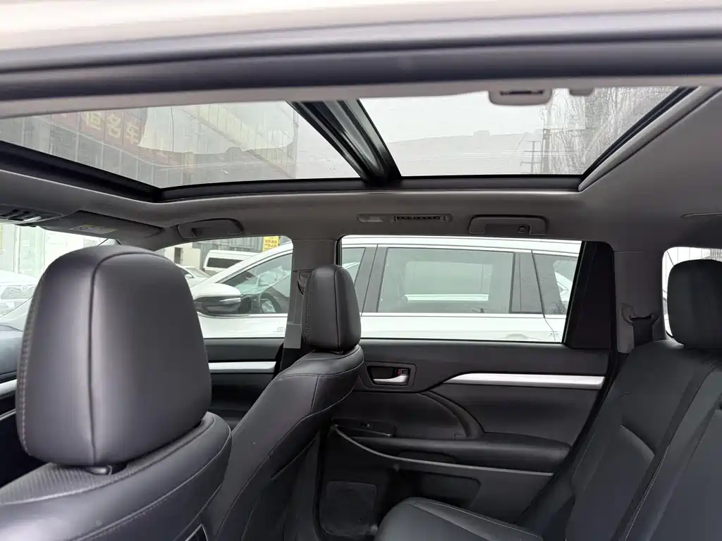 Toyota Highlander 2020 — фото 13