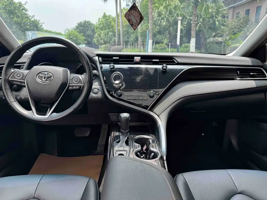 Toyota Camry 2019 — фото 10